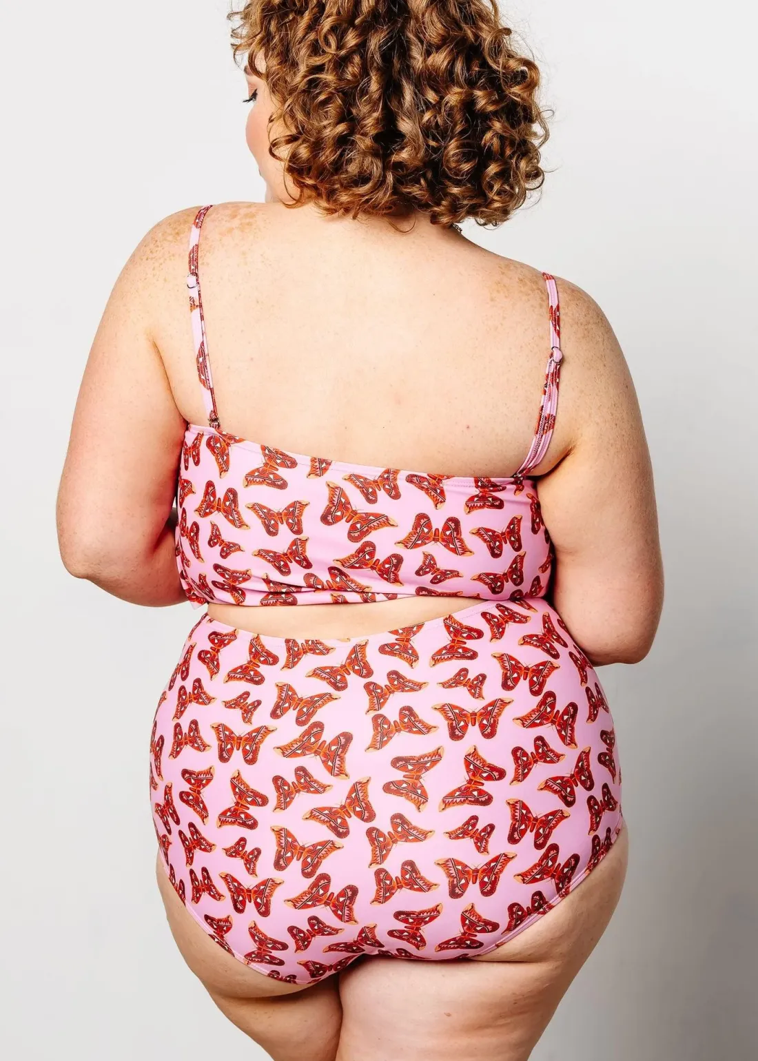 Kortni Jeane | Oversized Ruffle Top Metamorphosis Hot